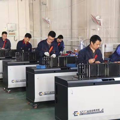 La machine à écrire à la néon Y6 est la plus performante pour les petites lettres.