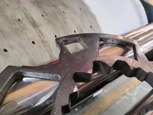 Machine de débroussaillage et de ponçage pour le polissage des tôles de fer