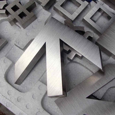 Transformez votre processus de fabrication de panneaux avec la machine de pliage de lettres de canal EJON Y13L