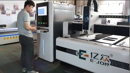Moteur de servomoteur à faible consommation FUJI Machine de découpe laser à fibre pour la découpe à grande vitesse