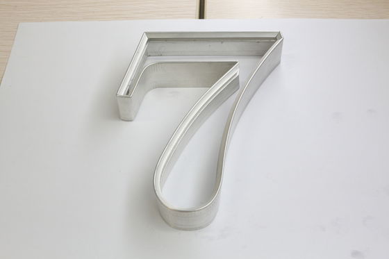 E9 La combinaison parfaite de durabilité et de pliage de précision
