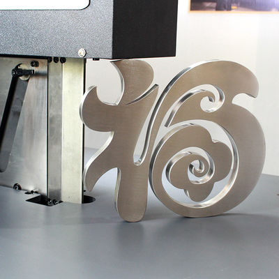 Ejon T20 est une machine de pliage CNC à profil aluminium en acier inoxydable pour lettres 3D.
